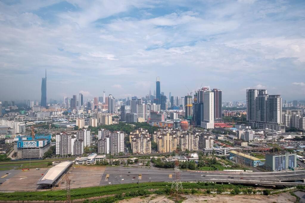 M Vertica 3br 9pax Sunway Velocity Mrt Aeon中文房东ikea Pangsapuri *