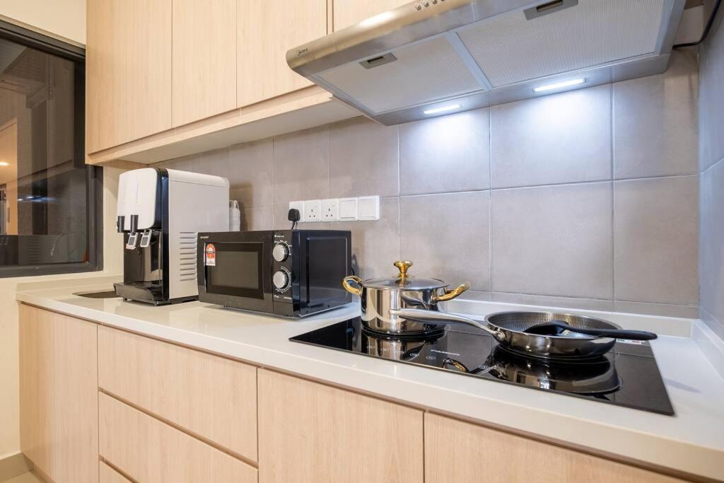 M Vertica 3br 9pax Sunway Velocity Mrt Aeon中文房东ikea Pangsapuri *