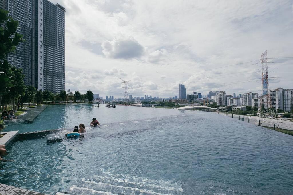 Pangsapuri M Vertica 3br 9pax Sunway Velocity Mrt Aeon中文房东ikea *